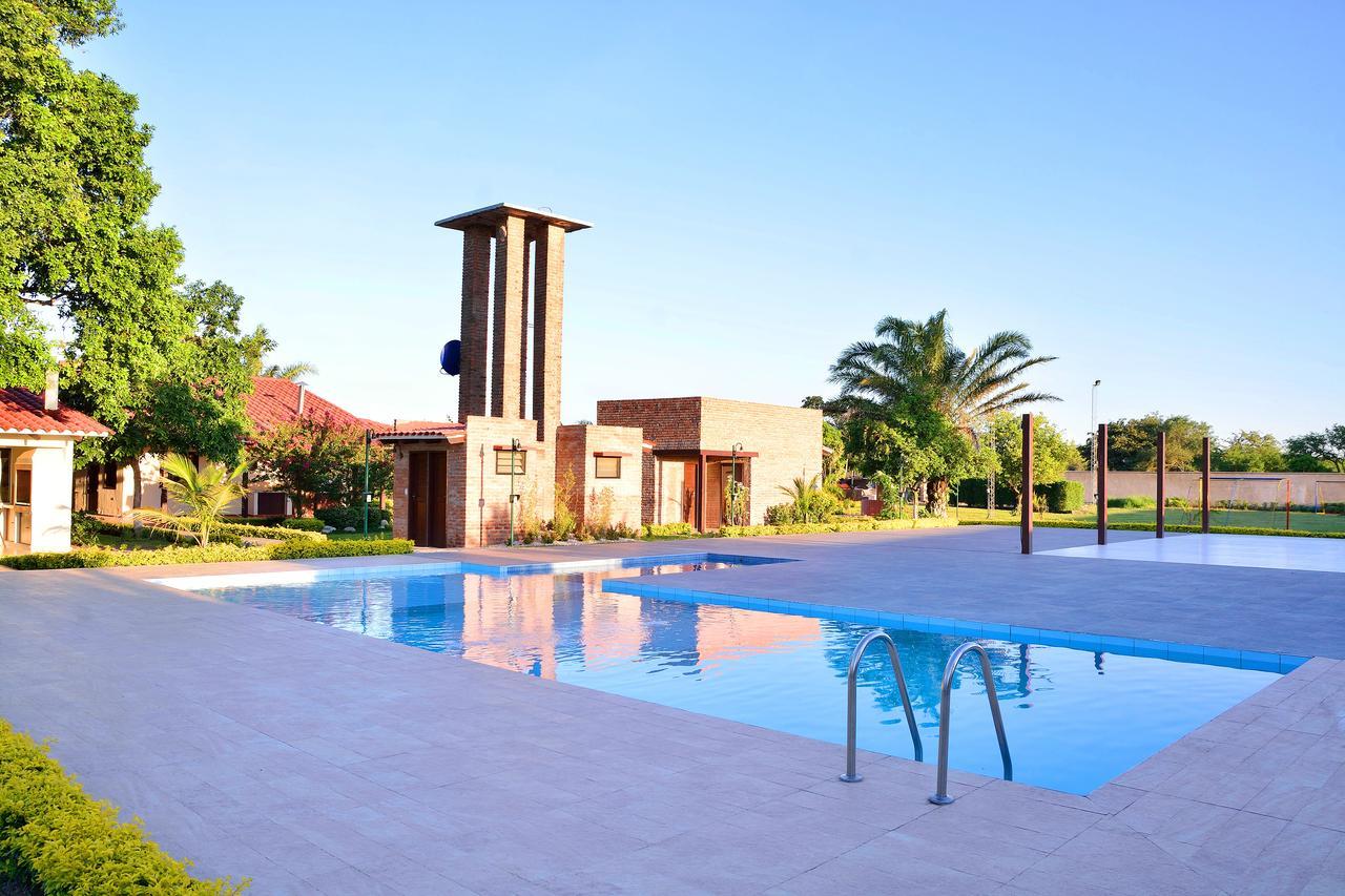 Los Jazmines Hotel Resort Warnes المظهر الخارجي الصورة
