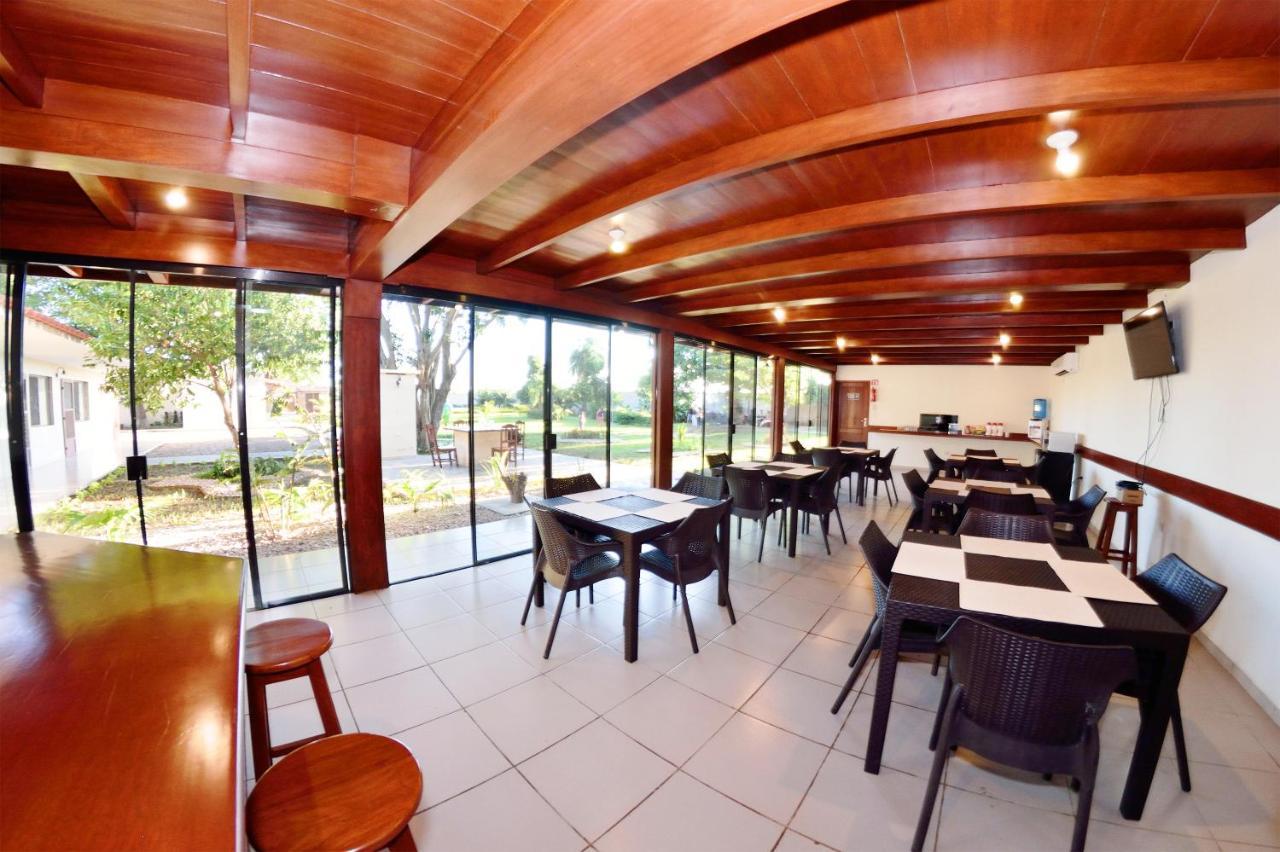 Los Jazmines Hotel Resort Warnes المظهر الخارجي الصورة
